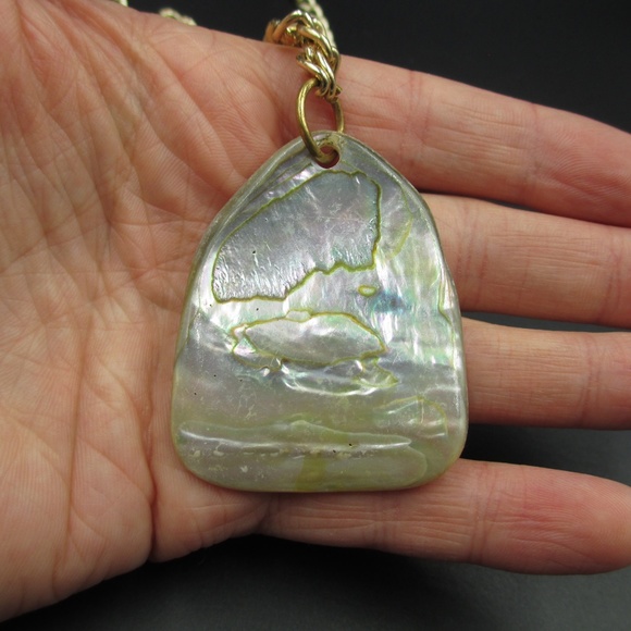 Vintage Brown Red Shell Pendant Necklace - Picture 4 of 7